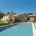À vendre Mas provençal avec vue panoramique sur les Alpilles - 277 m² habitables 5 chambres Terrain de 12 ha Piscine